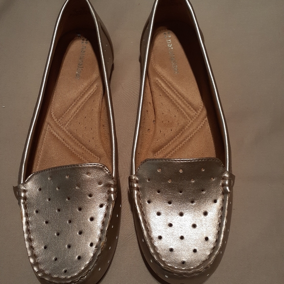 Ladies Naturalizer gold loafers - Picture 2 of 5